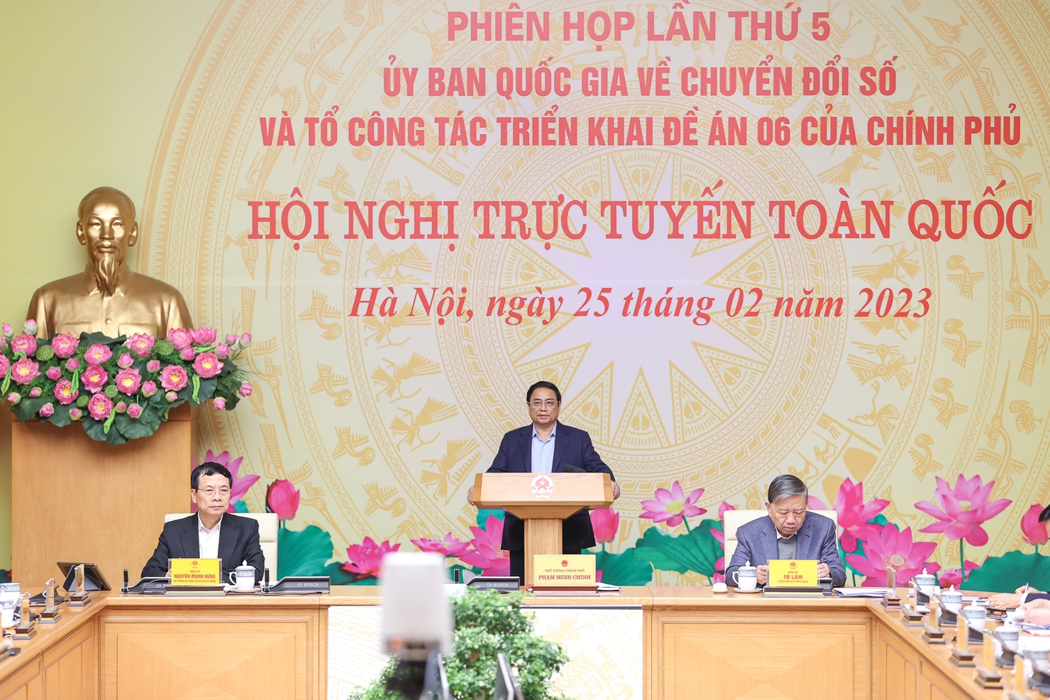 Thủ tướng Chính phủ phát biểu tại Hội nghị trực tuyến toàn quốc và phiên họp lần thứ 5 của Ủy ban Quốc gia và Tổ công tác triển khai Đề án 06 của Chính phủ - Ảnh: VGP/Nhật Bắc.