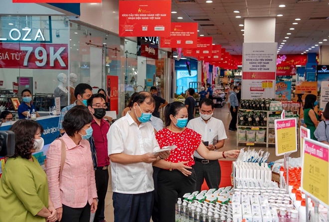 Tạo điều kiện hỗ trợ, khuyến khích các doanh nghiệp trong và ngoài tỉnh phát triển sản xuất, kinh doanh.