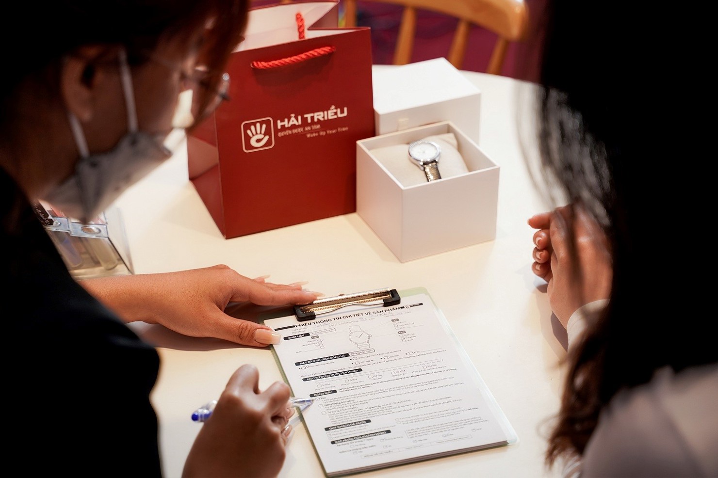 Người dùng tìm mua đồng hồ Citizen dạ quang nên đến các đại lý chính hãng
