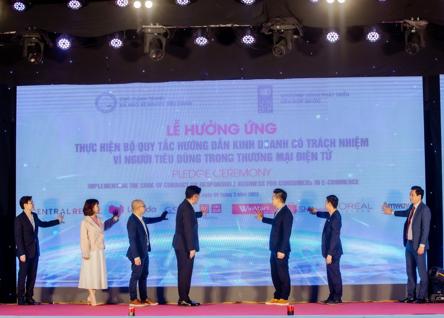 Amway cam kết kinh doanh gắn liền với thực hiện trách nhiệm và nghĩa vụ trong công tác bảo vệ và chăm sóc sức khỏe người tiêu dùng.