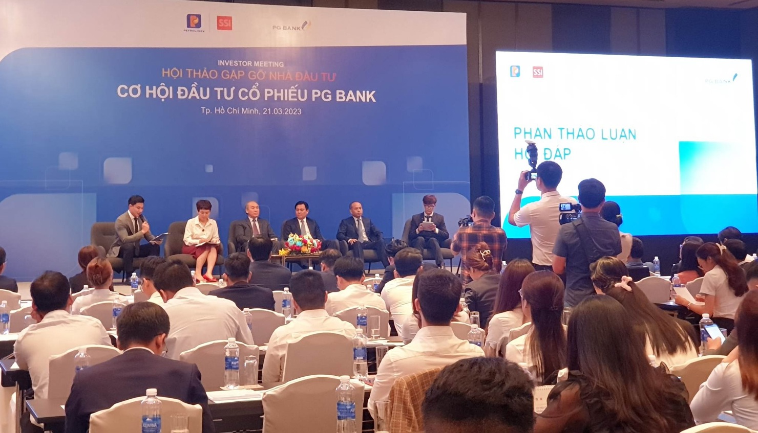 Toàn cảnh hội thảo thông tin việc Petrolimex thoái vốn khỏi PG Bank. Ảnh: Công Danh