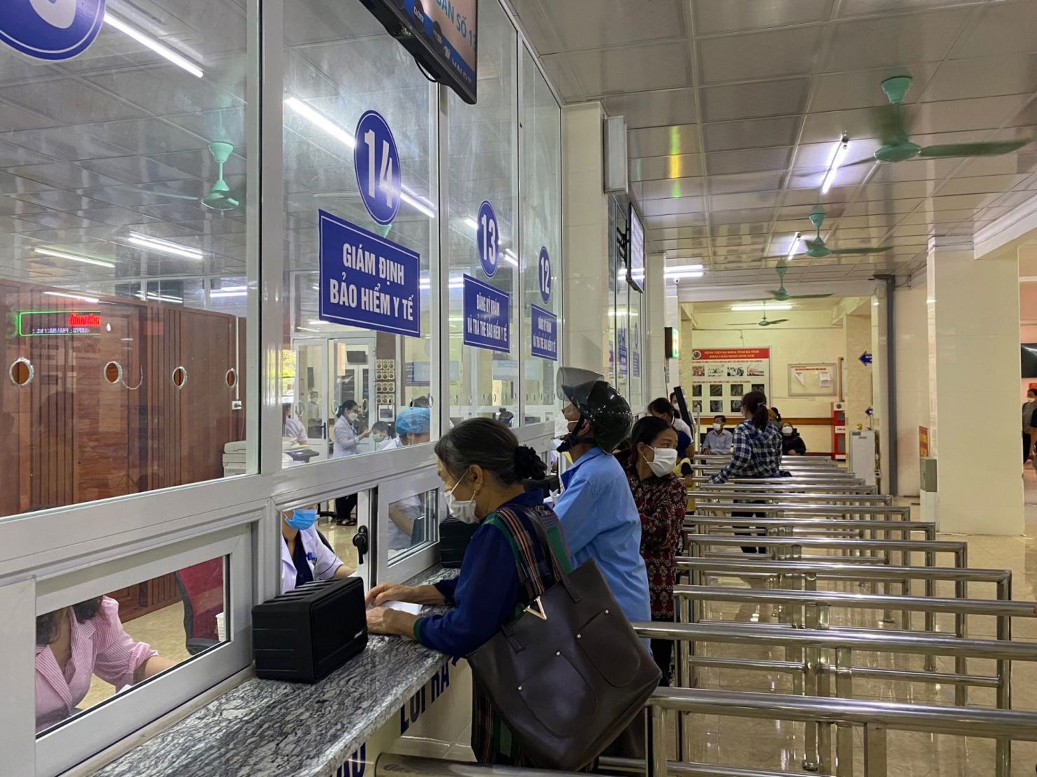 Nhờ tham gia BHYT hộ gia đình, nhiều người dân đã được Quỹ BHYT chi trả chi phí điều trị từ vài trăm triệu đến hàng tỷ đồng.