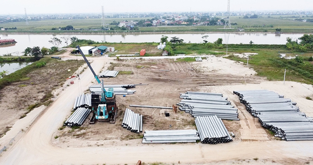 Việc thu hồi đất đối với trường hợp chấm dứt hoạt động của dự án đầu tư được thực hiện theo quy định của pháp luật về đầu tư.