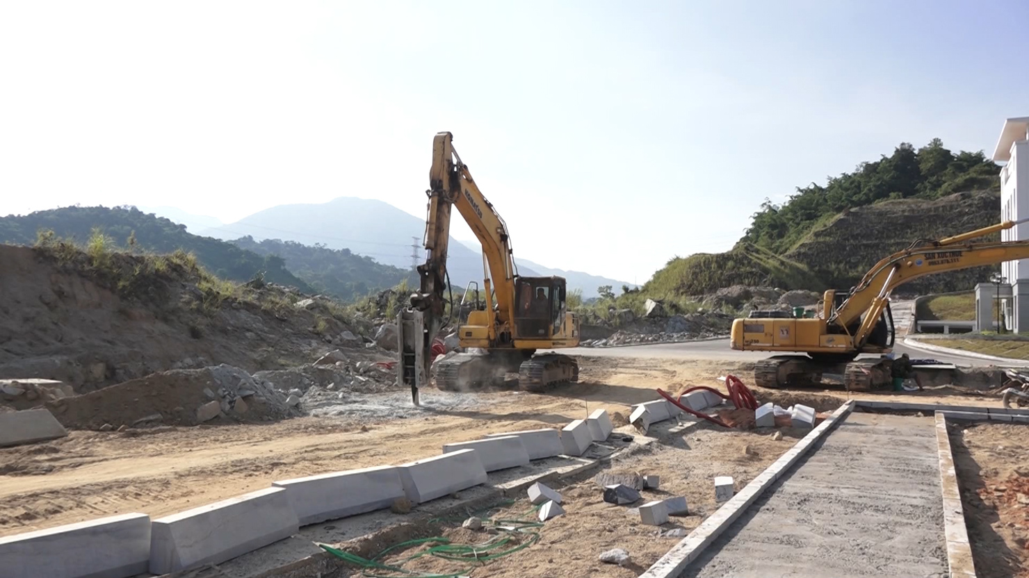 Chính phủ yêu cầu đẩy nhanh tiến độ thực hiện các dự án đầu tư xây dựng nhất là các dự án lớn, trọng điểm.