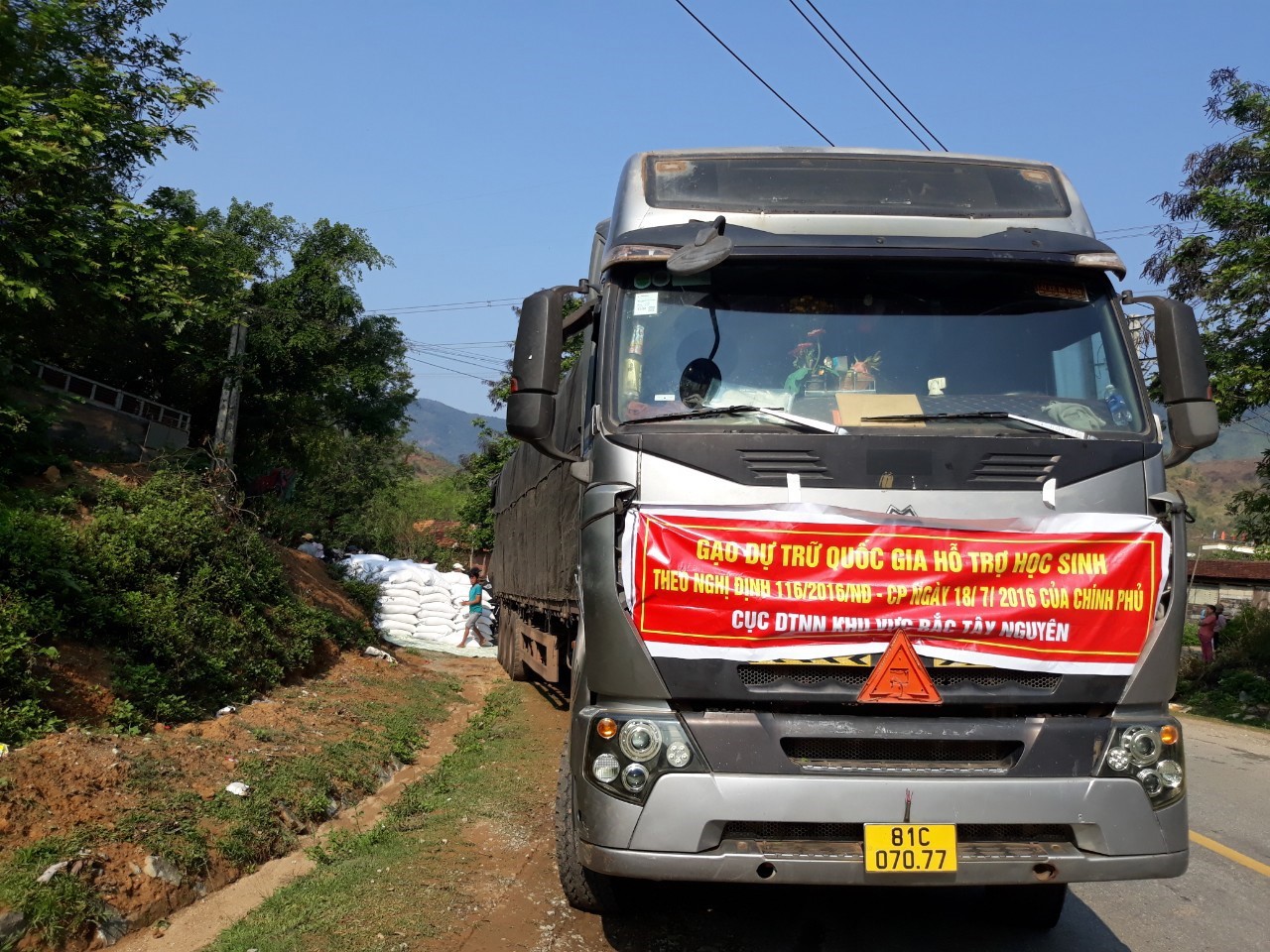 Cục DTNN khu vực Bắc Tây Nguyên hoàn thành xuất cấp gạo DTQG tới từng điểm trường trên địa bàn tỉnh Kon Tum.