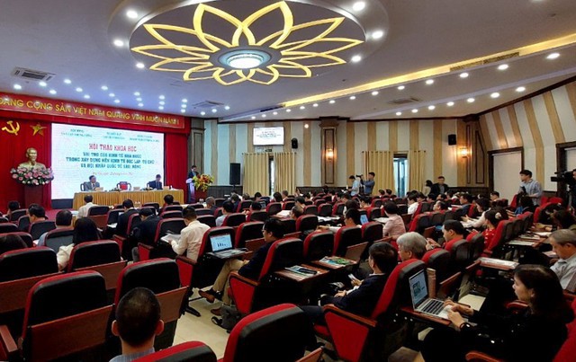 Hội thảo khoa học “Vai trò của kinh tế nhà nước trong xây dựng nền kinh tế độc lập, tự chủ và hội nhập quốc tế sâu rộng" - Ảnh: VGP/Nguyễn Hoàng
