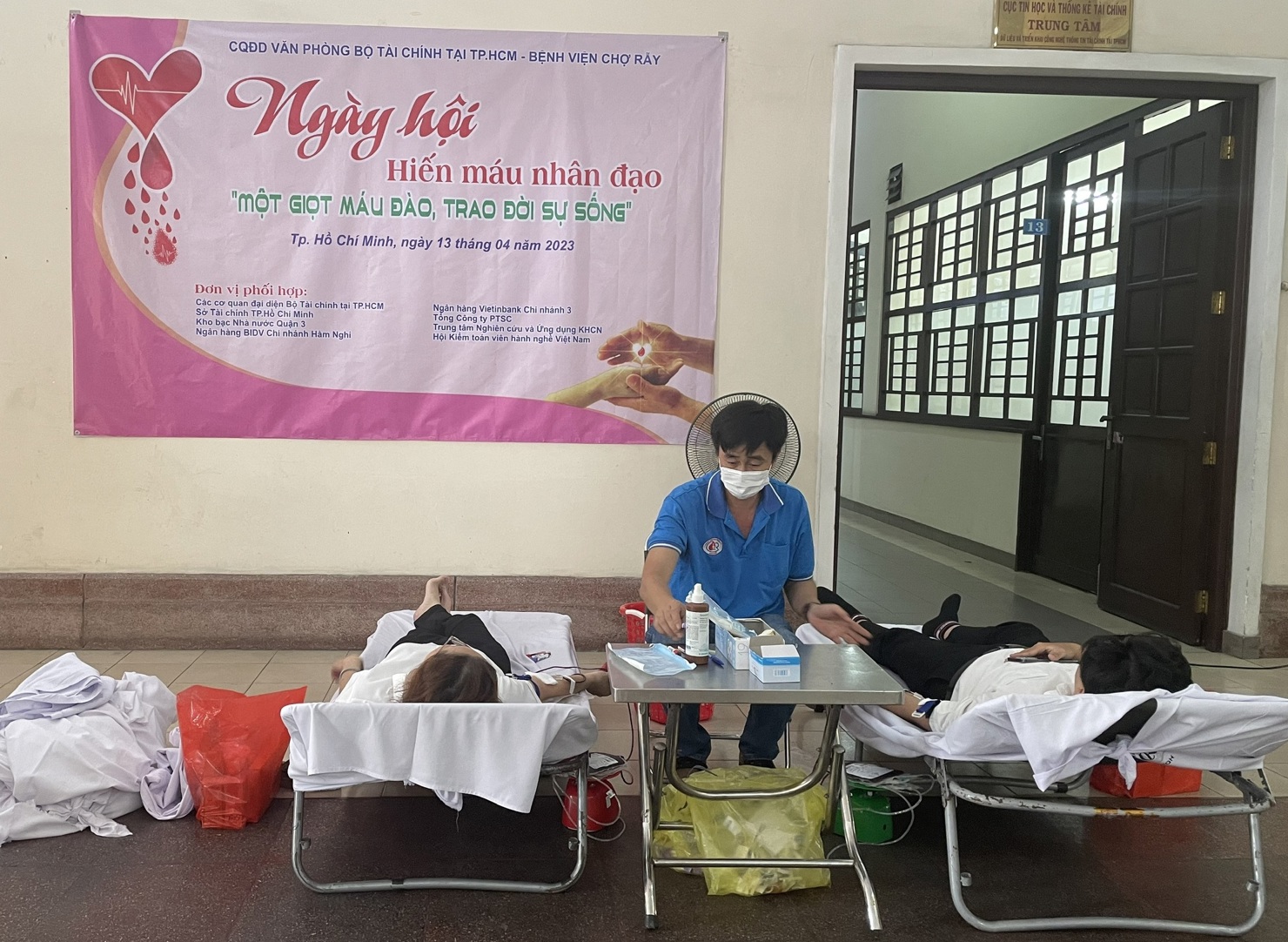 Chương trình Hiến máu tình nguyện được xác định là hoạt động thường niên của Công đoàn ngành Tài chính. Ảnh: Hữu Thọ