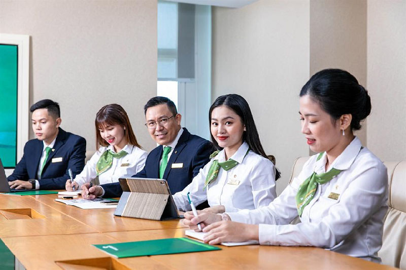 Ngày nay, các ngân hàng đầu tư đáng kể vào việc thu hút nhân tài và giữ chân nhân viên.