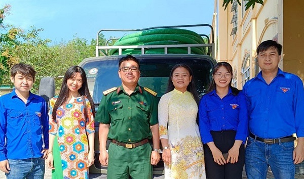 Cán bộ, công chức Cục DTNN ku vực Đông Nam Bộ tổ chức xuất cấp vật tư, thiết bị cho Quân đoàn 4.