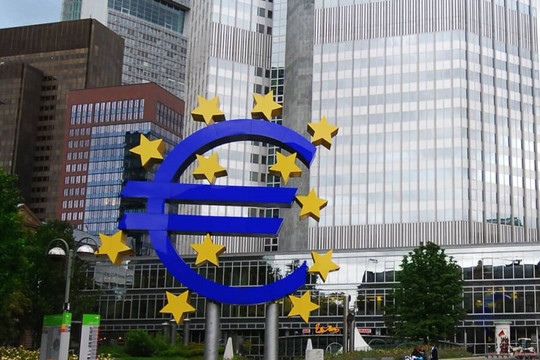ECB quyết định tăng lãi suất để đối phó với lạm phát.