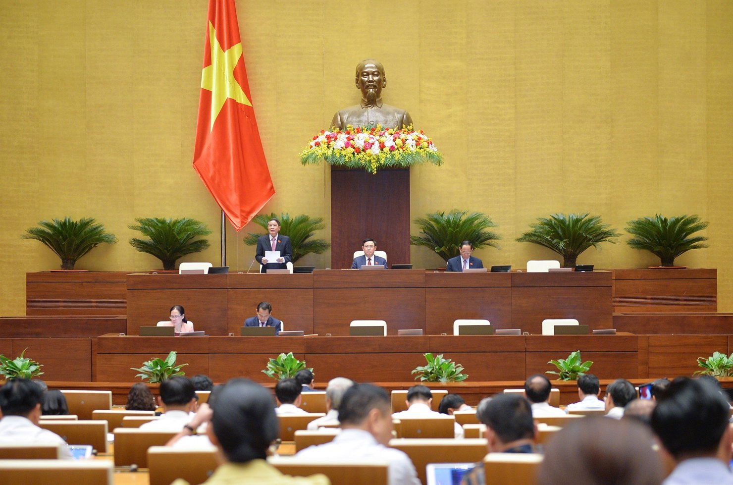 Phó Chủ tịch Quốc hội Nguyễn Đức Hải điều hành phiên họp.