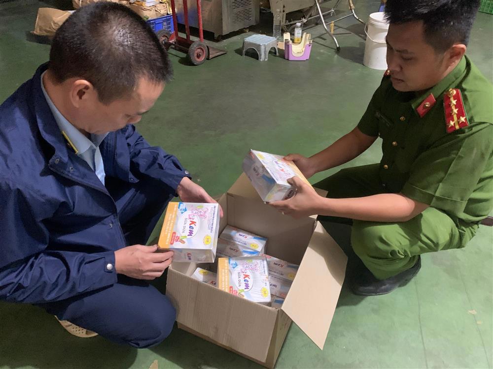 30.000 que kem thành phẩm trên bao bì ghi “Công ty CP Đầu tư Thương mại và sản xuất Tràng Tiền số 10”.