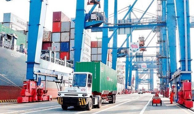 Thu từ hoạt động xuất nhập khẩu ước thực hiện 54.590 tỷ đồng. Ảnh: ST