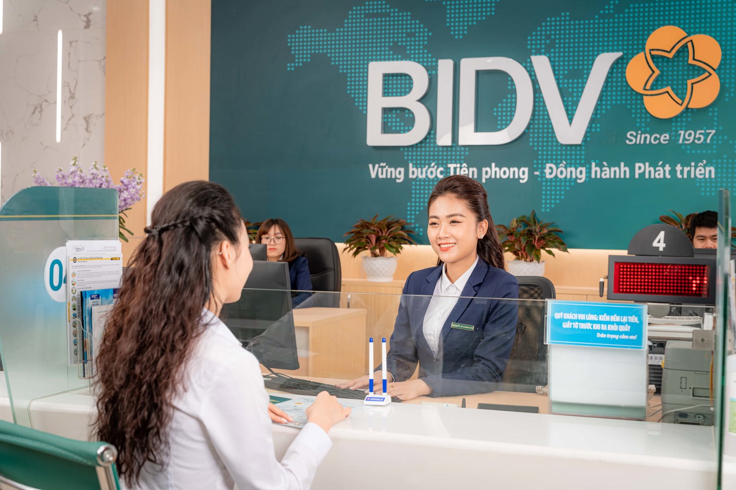 BIDV tiếp tục hạ lãi suất cho vay.