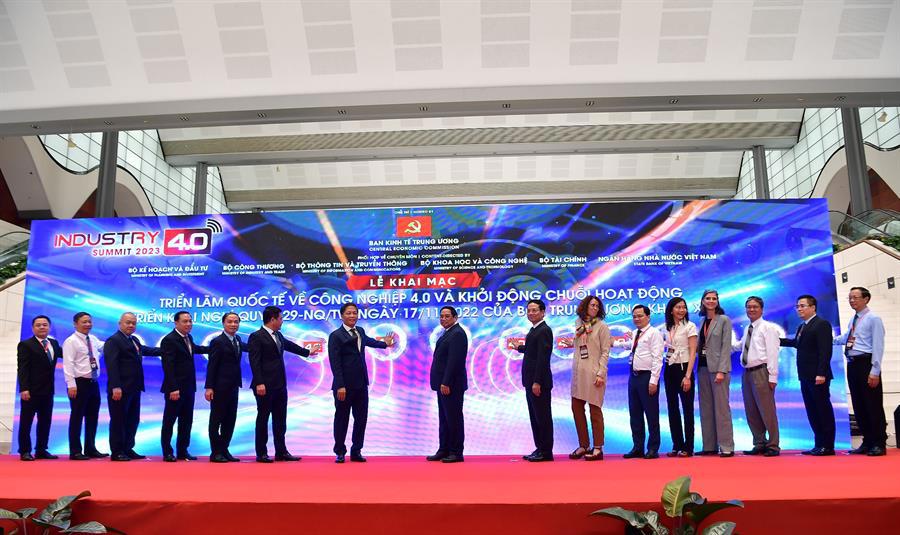 Thủ tướng Chính phủ và lãnh đạo các bộ, ngành thực hiện nghi thức khai mạc Diễn đàn