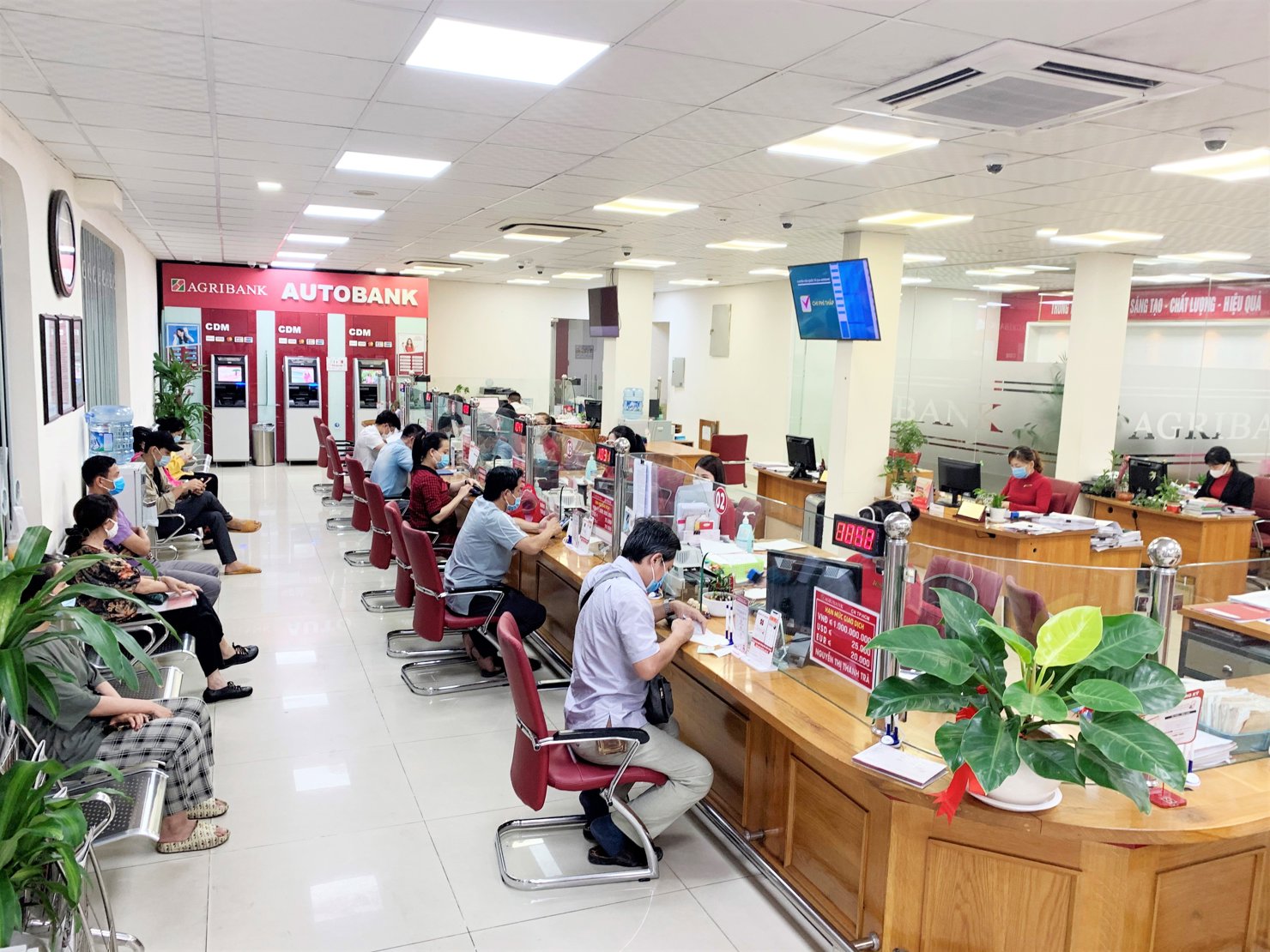 Tính đến 30/6/2023, lãi suất cho vay của Agribank giảm mạnh, với mức giảm từ 2% đến 4%/năm so với đầu năm 2023. Nguồn: Agribank