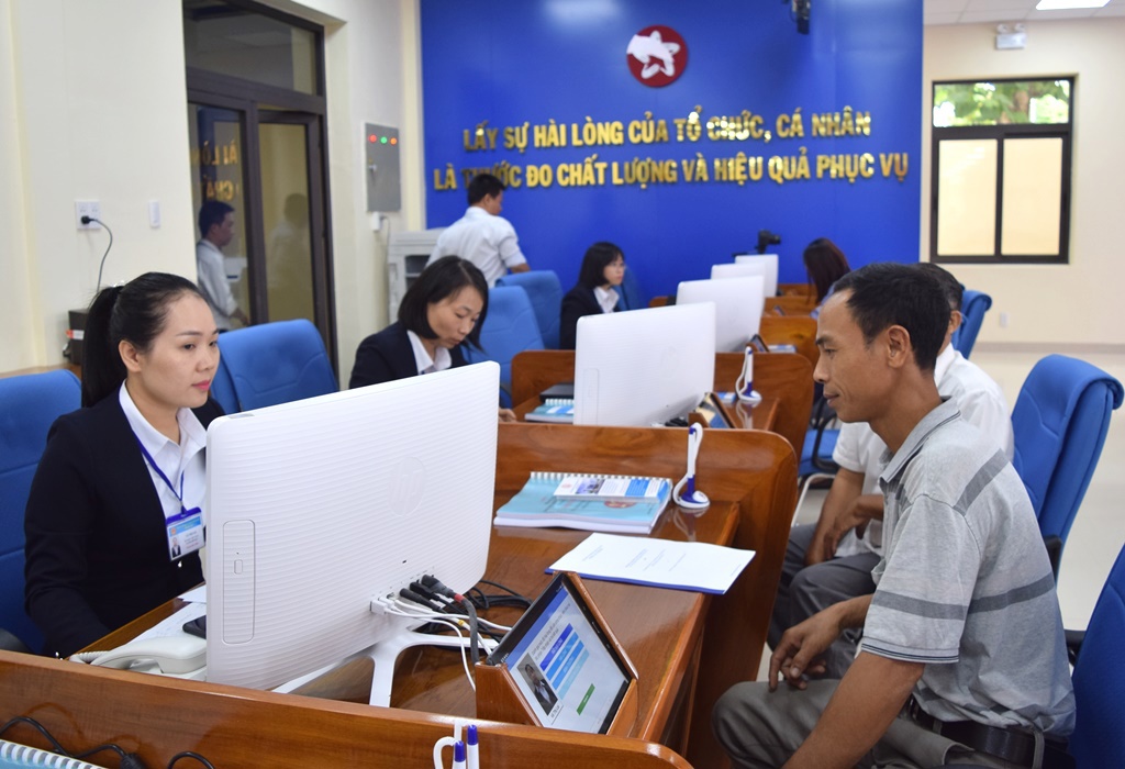 Các cơ quan nhà nước chủ động thực hiện quyền yêu cầu cấp Phiếu lý lịch tư pháp theo quy định, không yêu cầu cán bộ, công chức, viên chức, người dân phải nộp Phiếu lý lịch tư pháp. Ảnh minh họa.