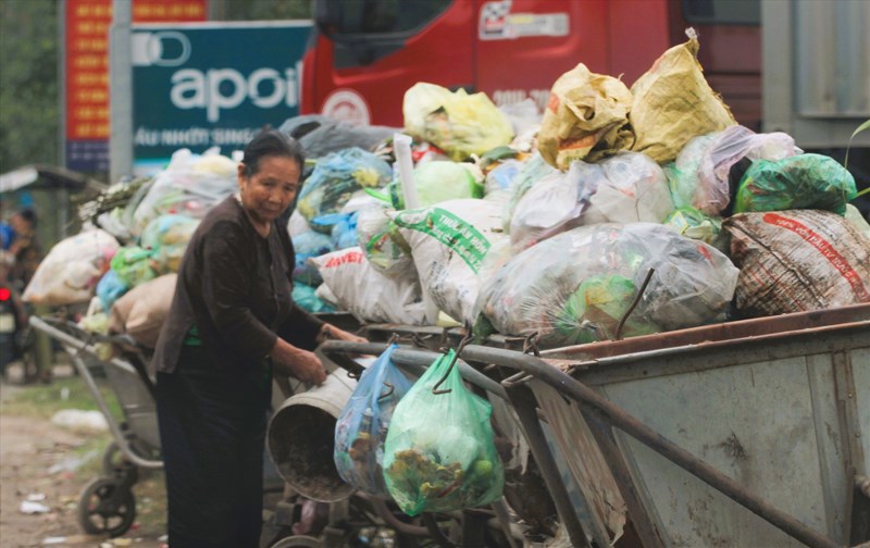 TP. Hà Nội sẽ phối hợp chặt chẽ với Bộ Tài nguyên và Môi trường sớm ban hành hướng dẫn về phân loại chất thải rắn sinh hoạt.