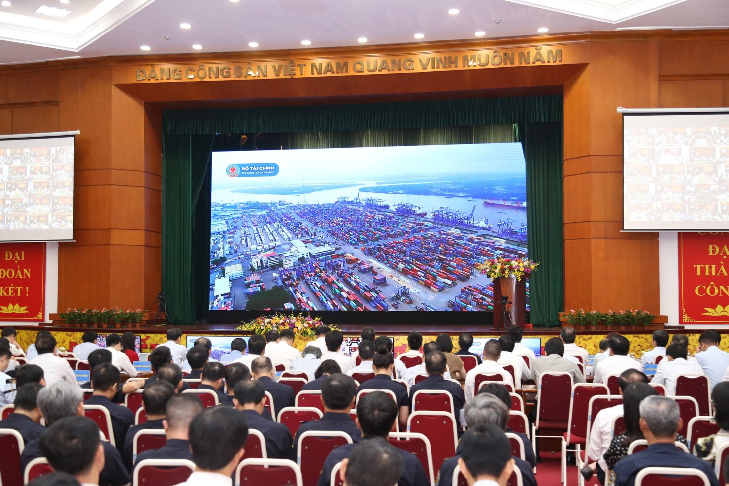 Theo báo cáo tại Hội nghị, ngành Hải quan làm tốt công tác quản lý thu thuế đối với hoạt động xuất nhập khẩu, tạo thuận lợi cho hoạt động thương mại.