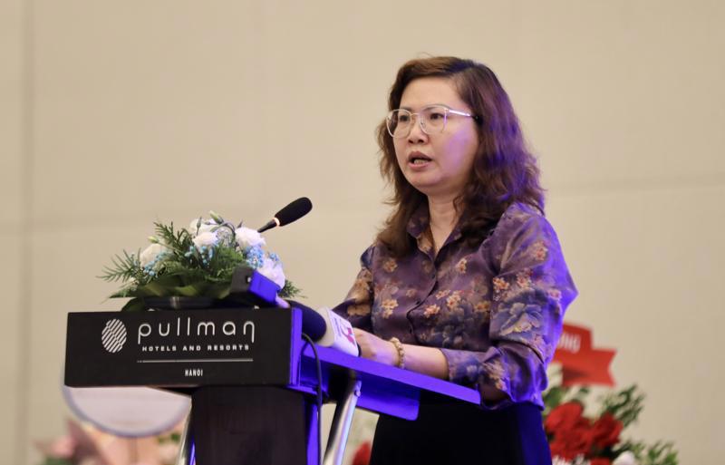 Bà Vũ Thị Chân Phương - Chủ tịch Ủy ban Chứng khoán Nhà nước phát biểu tại Hội thảo.