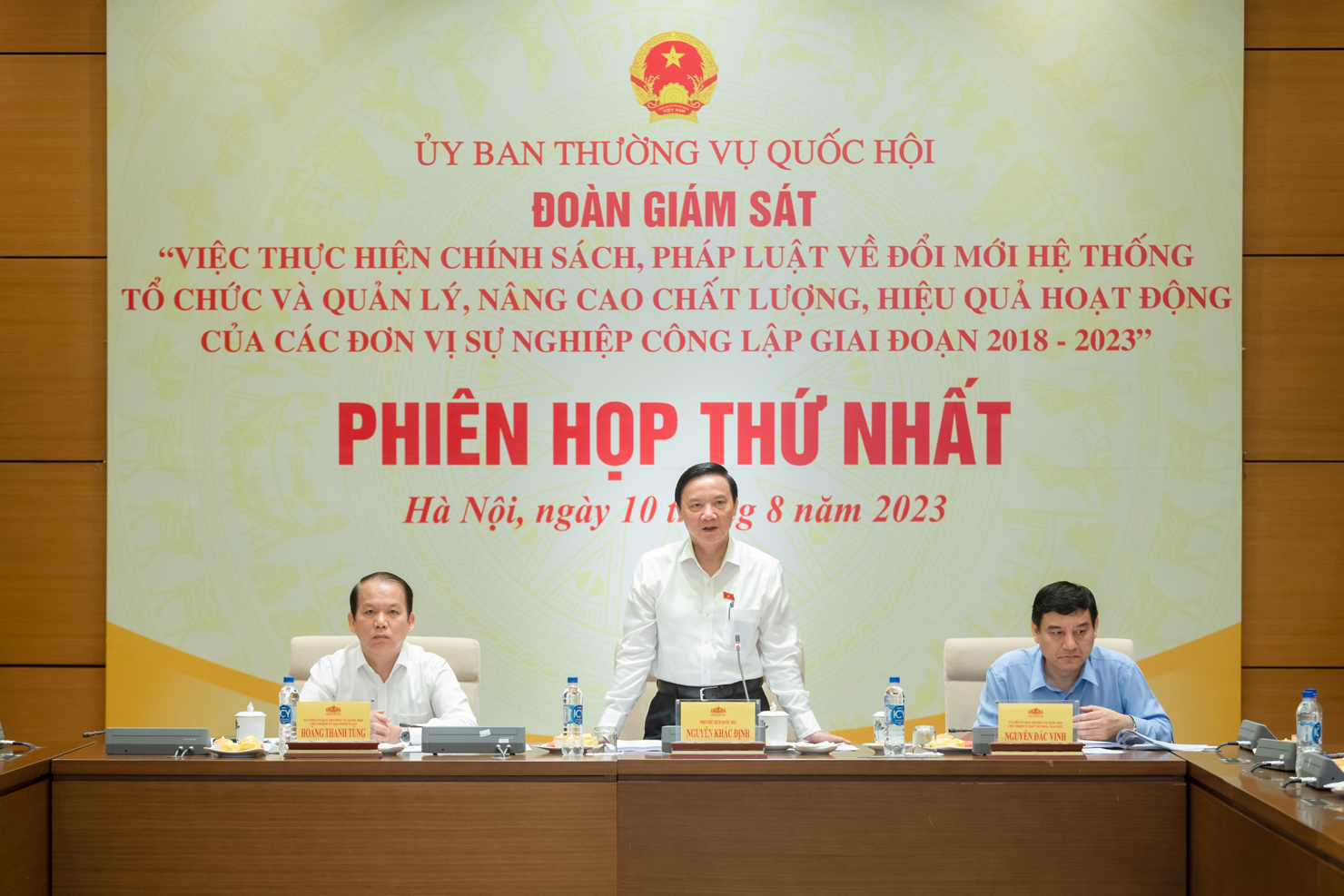 Phó Chủ tịch Quốc hội Nguyễn Khắc Định chủ trì phiên họp. Ảnh: quochoi.vn
