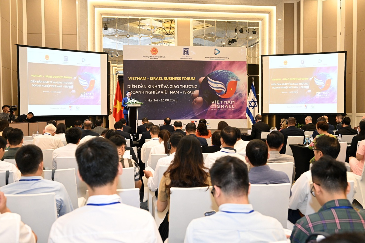 Toàn cảnh diễn đàn.