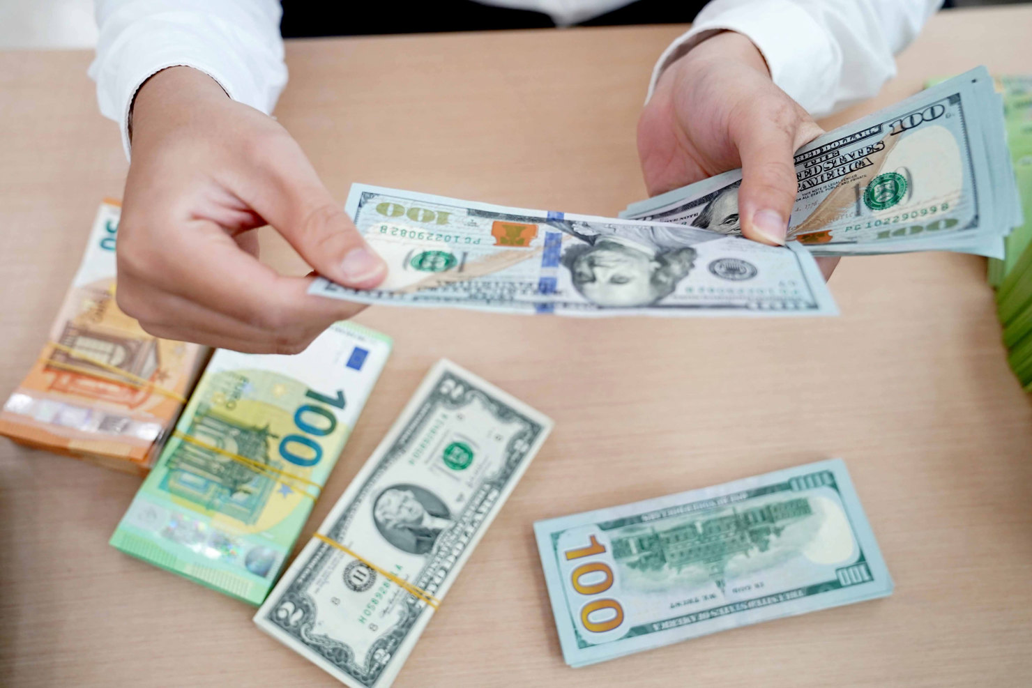 Tỷ giá USD/VND tăng liên tục có tác động tới nền kinh tế, đặc biệt hoạt động xuất nhập khẩu.