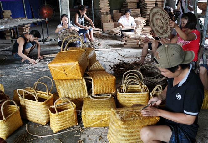 Các cơ sở, hộ gia đình sản xuất trong làng nghề cũng phải thực hiện các giải pháp kỹ thuật để giảm thiểu tiếng ồn, độ rung, ánh sáng, bụi...