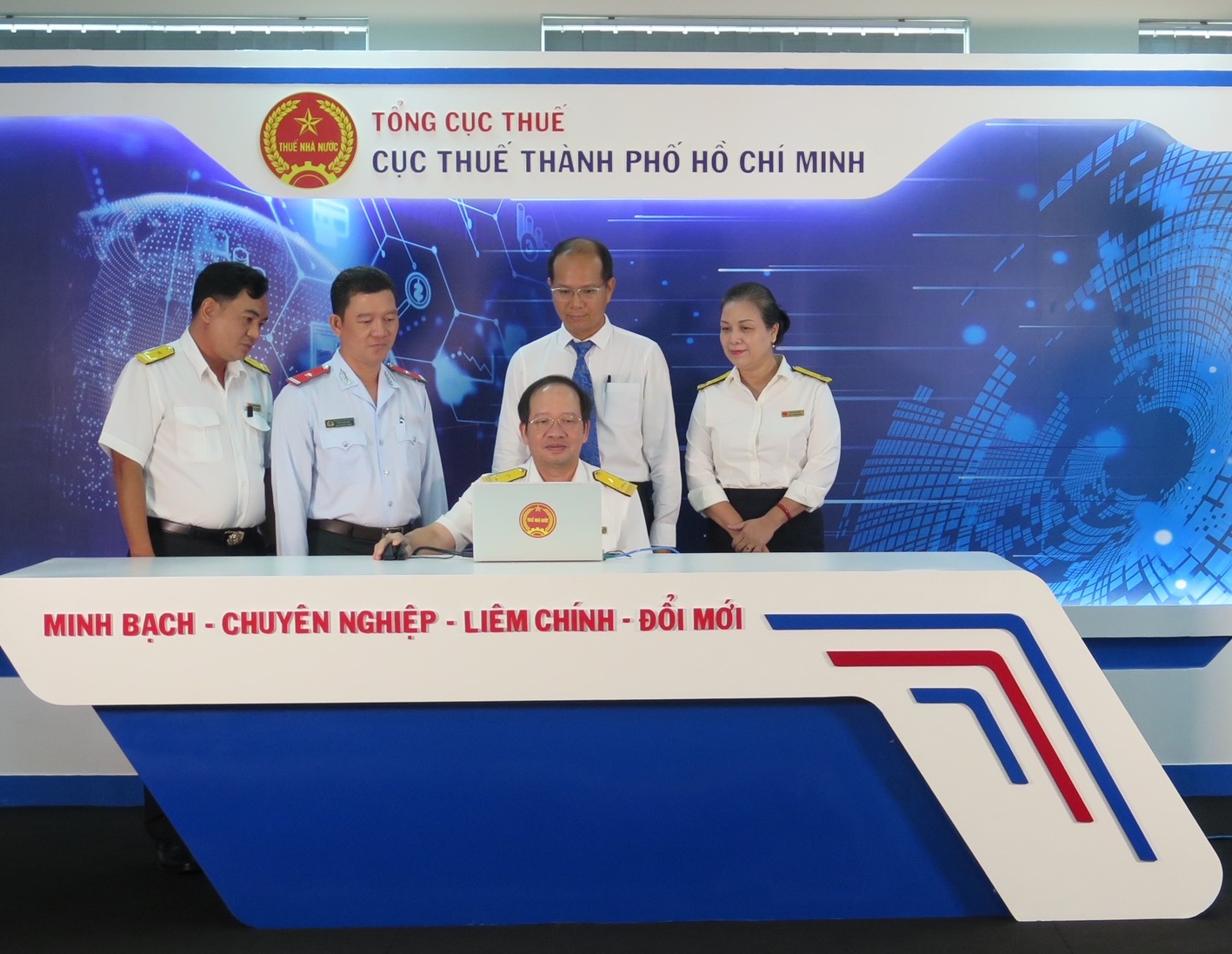 Cục Thuế TP. Hồ Chí Minh tổ chức Chương trình bấm số lựa chọn Hóa đơn may mắn kỳ mở thưởng quý II/2023.