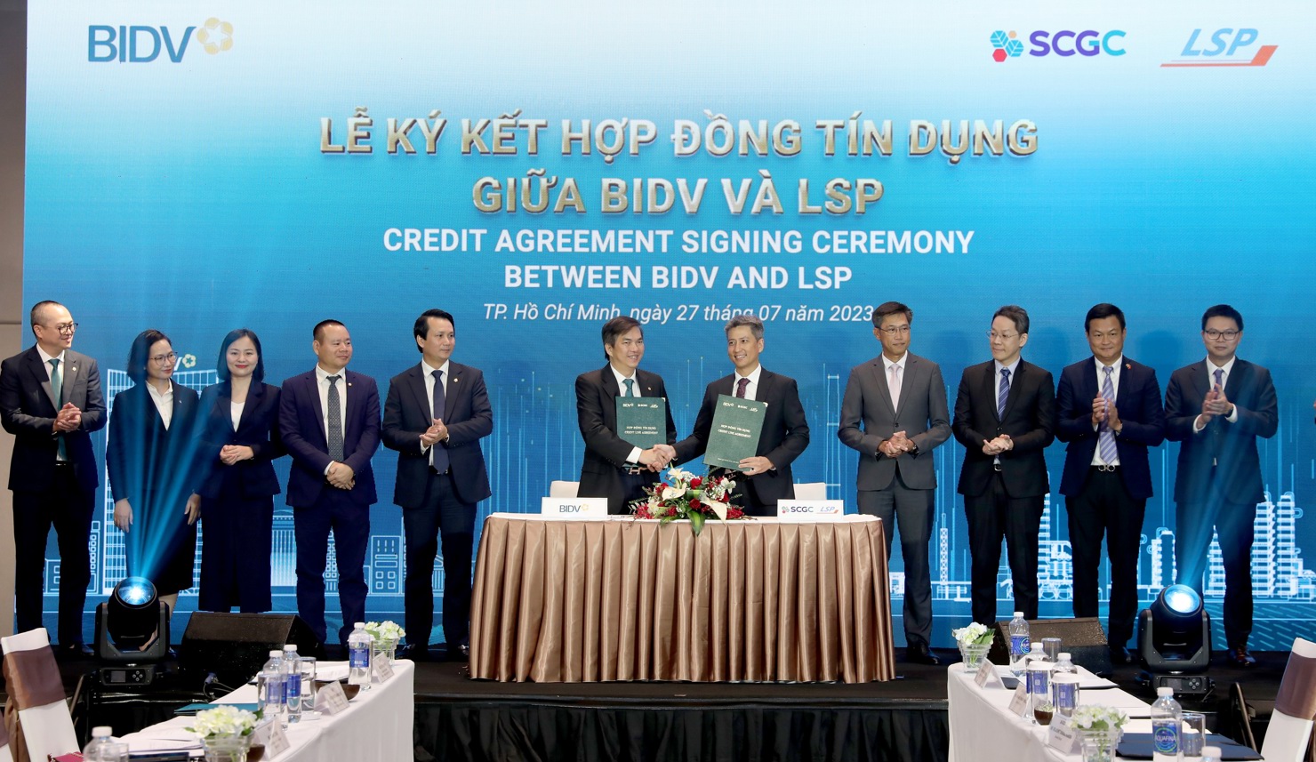 Đại diện hai đơn vị ký kết hợp đồng.