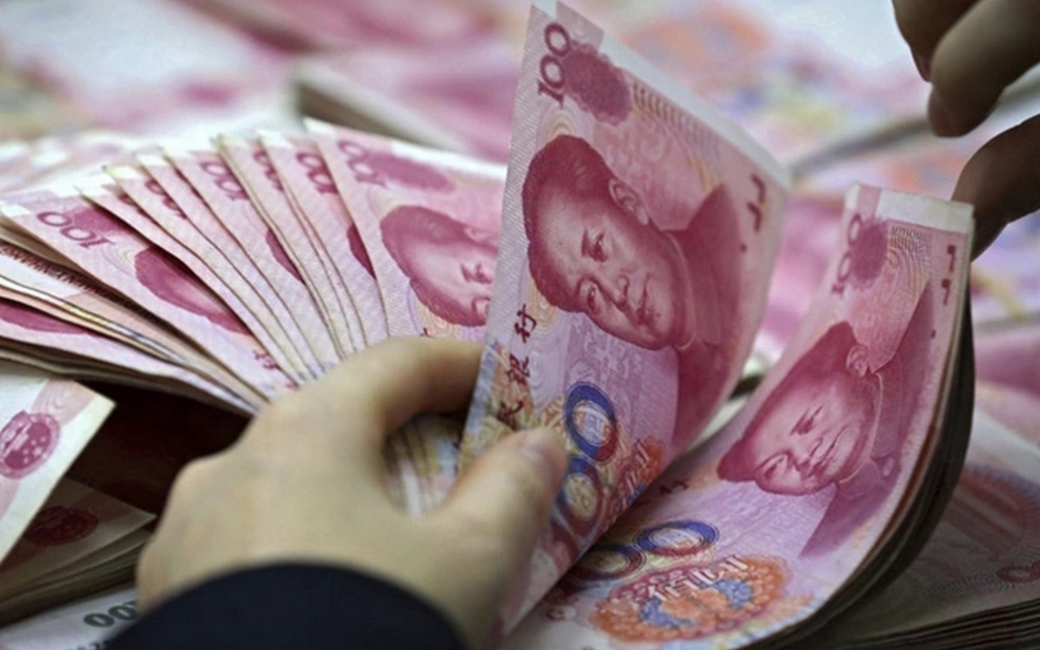 Ngân hàng Nhân dân Trung Quốc (PBOC) cho biết sẽ cắt giảm lượng ngoại tệ mà các tổ chức tài chính bắt buộc phải giữ dự trữ.