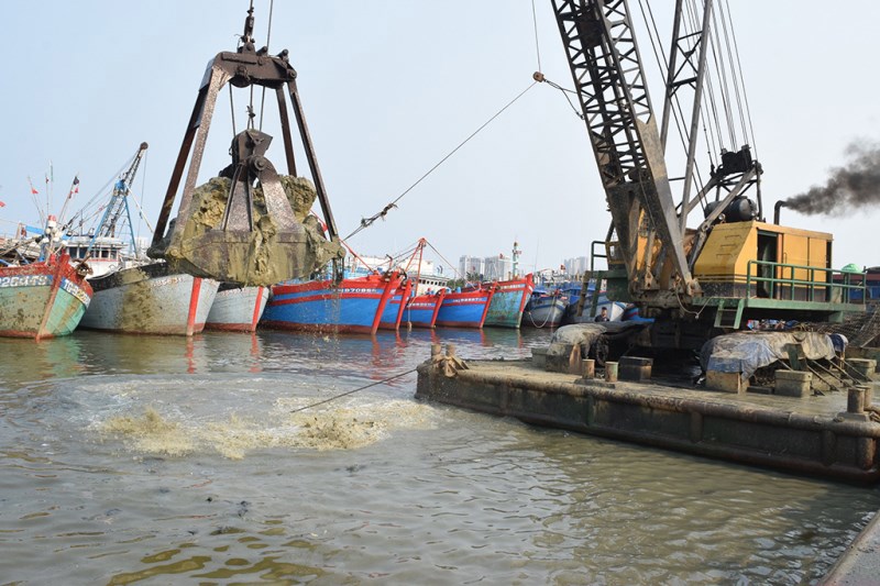 Đối với các dự án nạo vét khẩn cấp, chủ đầu tư hoặc chủ dự án, công trình không phải thực hiện lập báo cáo đánh giá tác động môi trường.