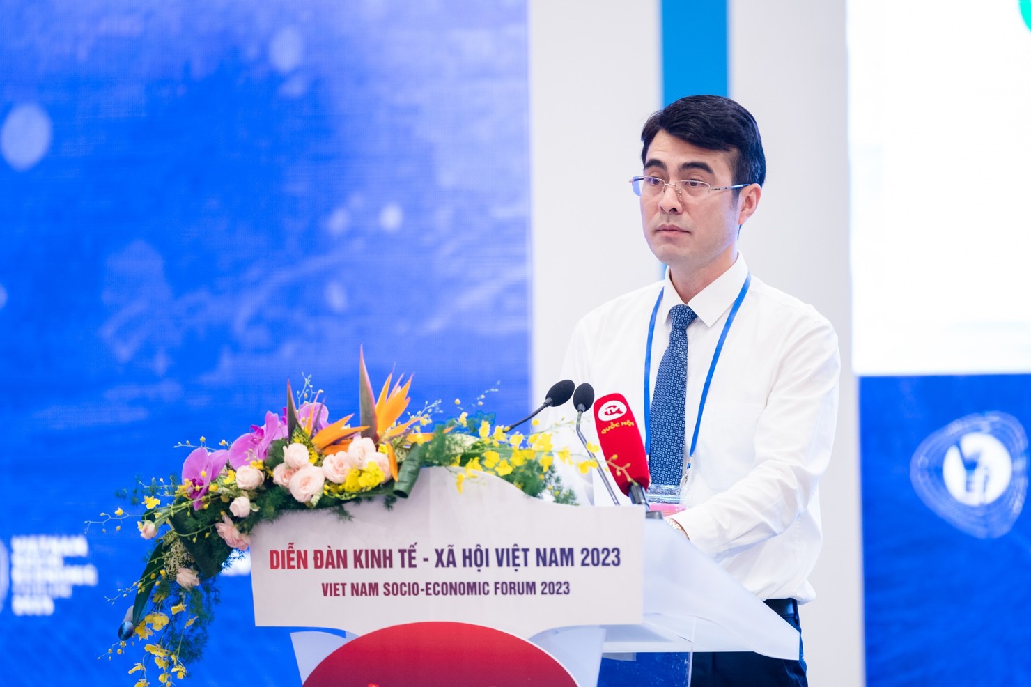 Ông Nguyễn Đức Hải, Phó Tổng Giám đốc Ngân hàng Chính sách Xã hội phát biểu tại Diễn đàn Kinh tế - xã hội Việt Nam 2023. Nguồn: quochoi.vn