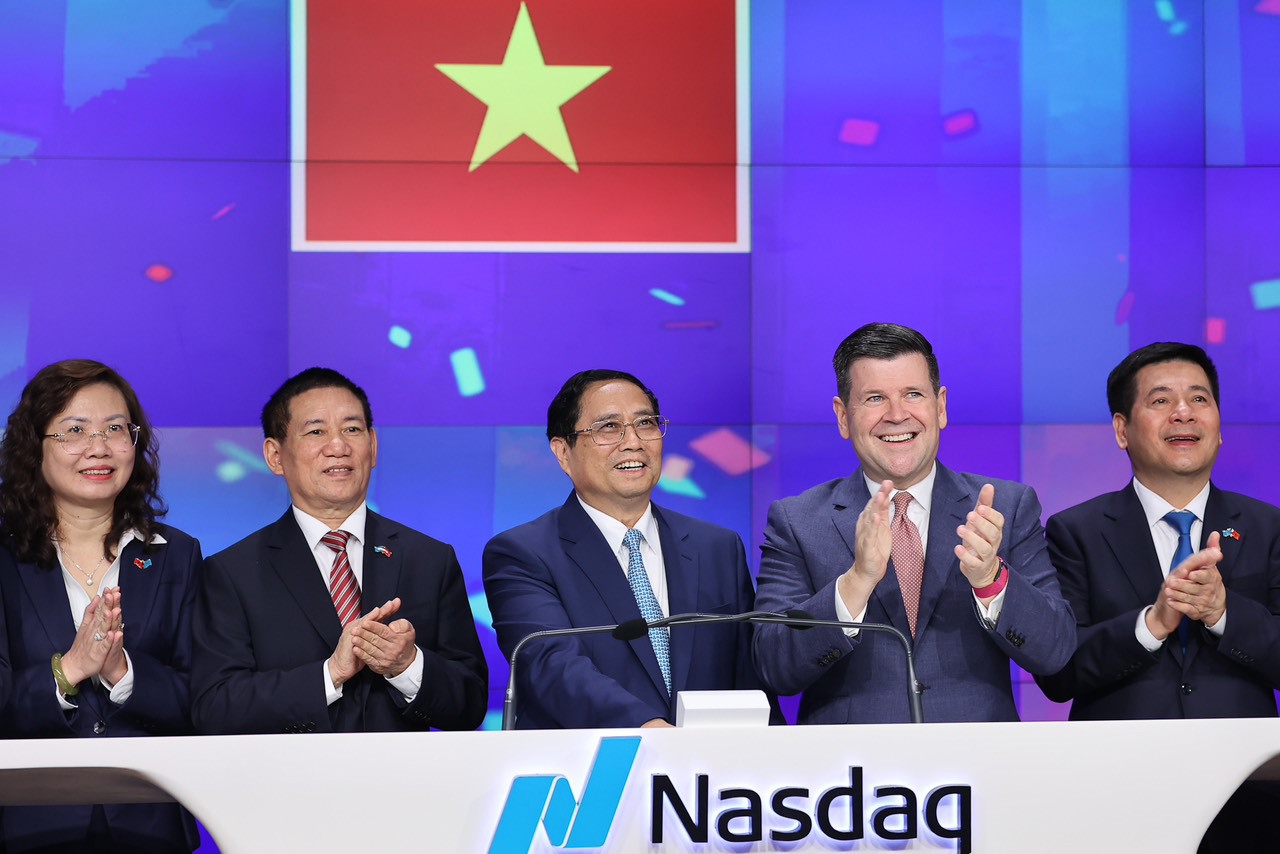 Thủ tướng Chính phủ Phạm Minh Chính rung chuông tại sàn Nasdaq.