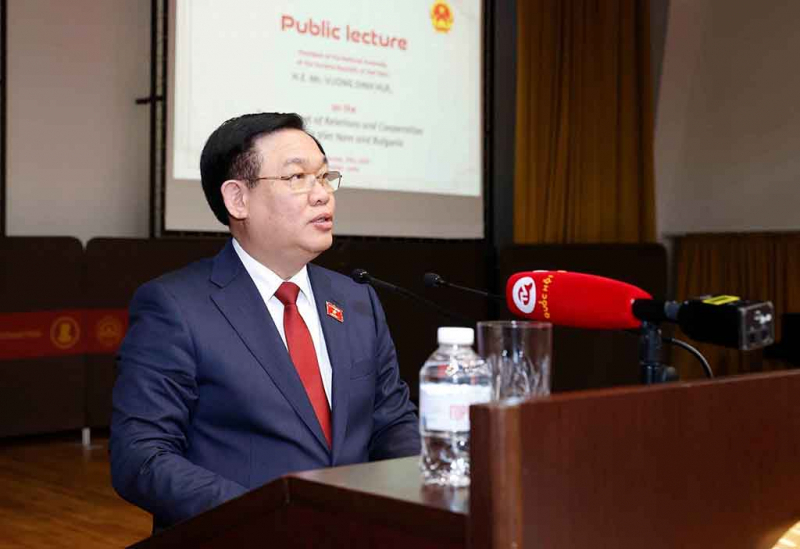 Chủ tịch Quốc hội Vương Đình Huệ phát biểu.