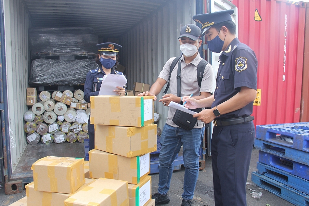 Bộ Tài chính đang sửa đổi, bổ sung quy định quản lý rủi ro trong hoạt động nghiệp vụ hải quan. Ảnh: internet
