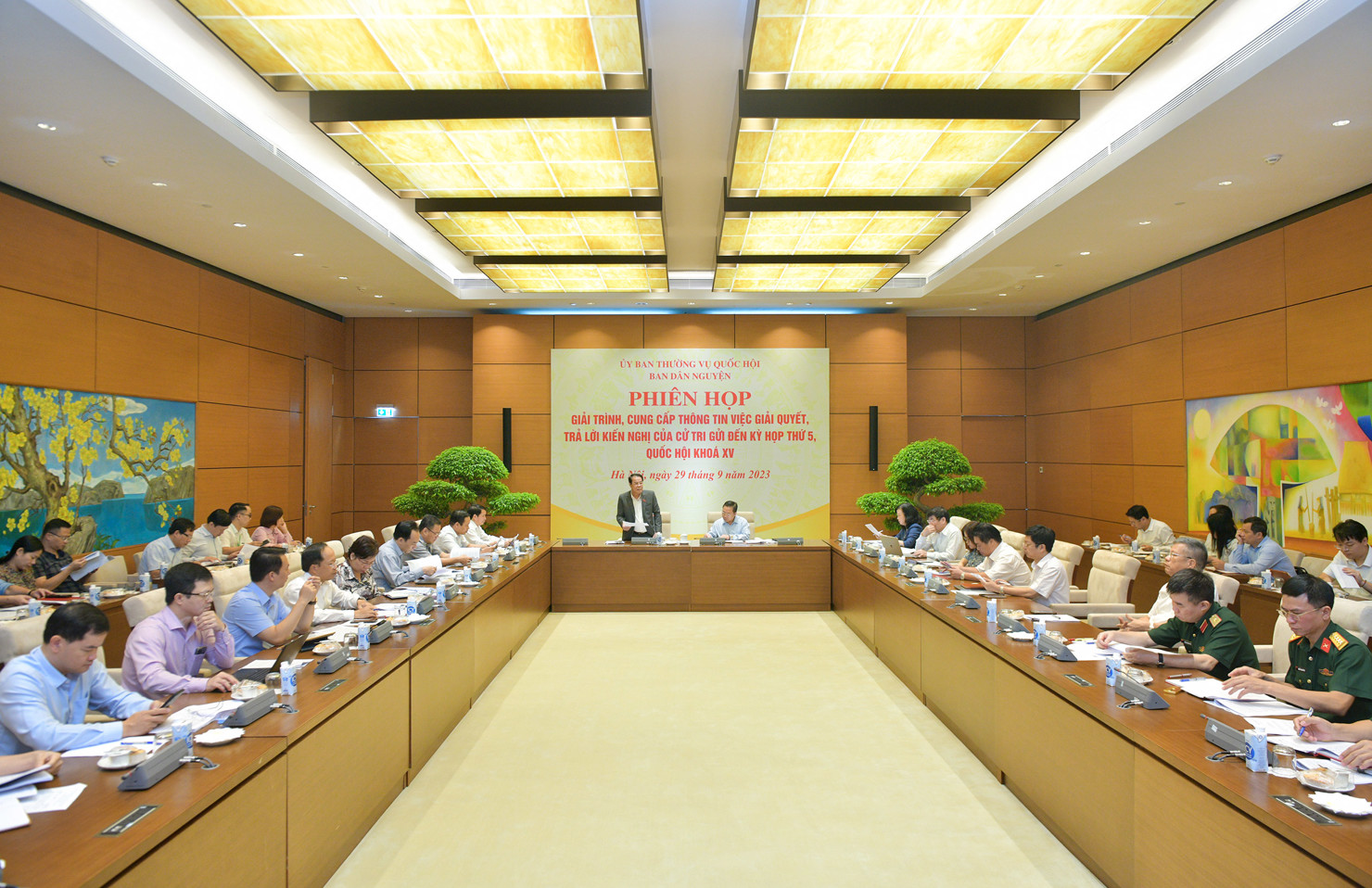 Quang cảnh phiên họp.