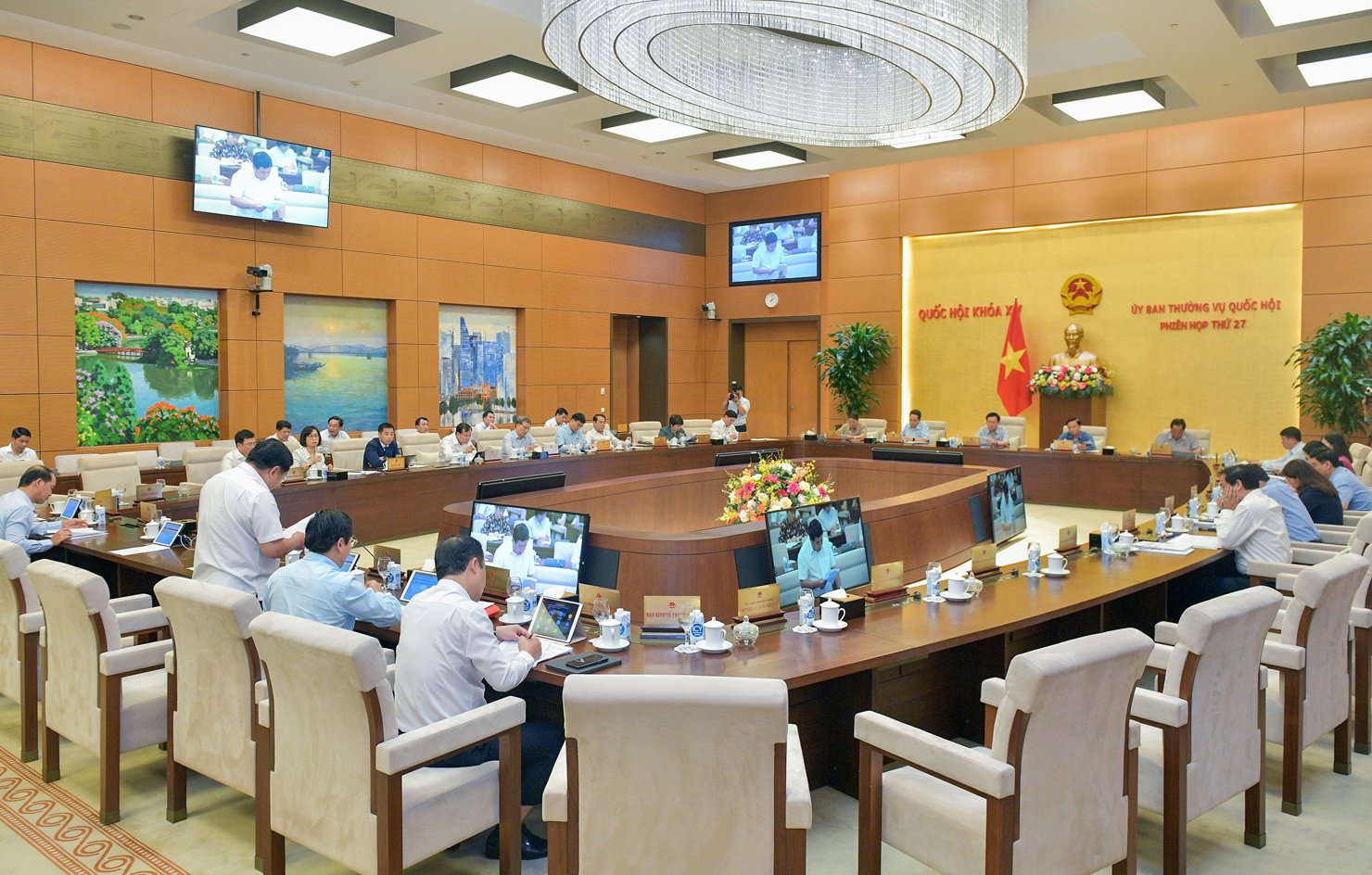 Quang cảnh Phiên họp.