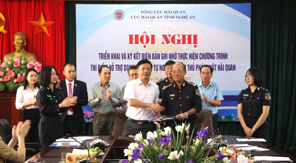 Hội nghị ký kết Biên bản ghi nhớ thực hiện chương trình hỗ trợ doanh nghiệp tự nguyện tuân thủ pháp luật hải quan.