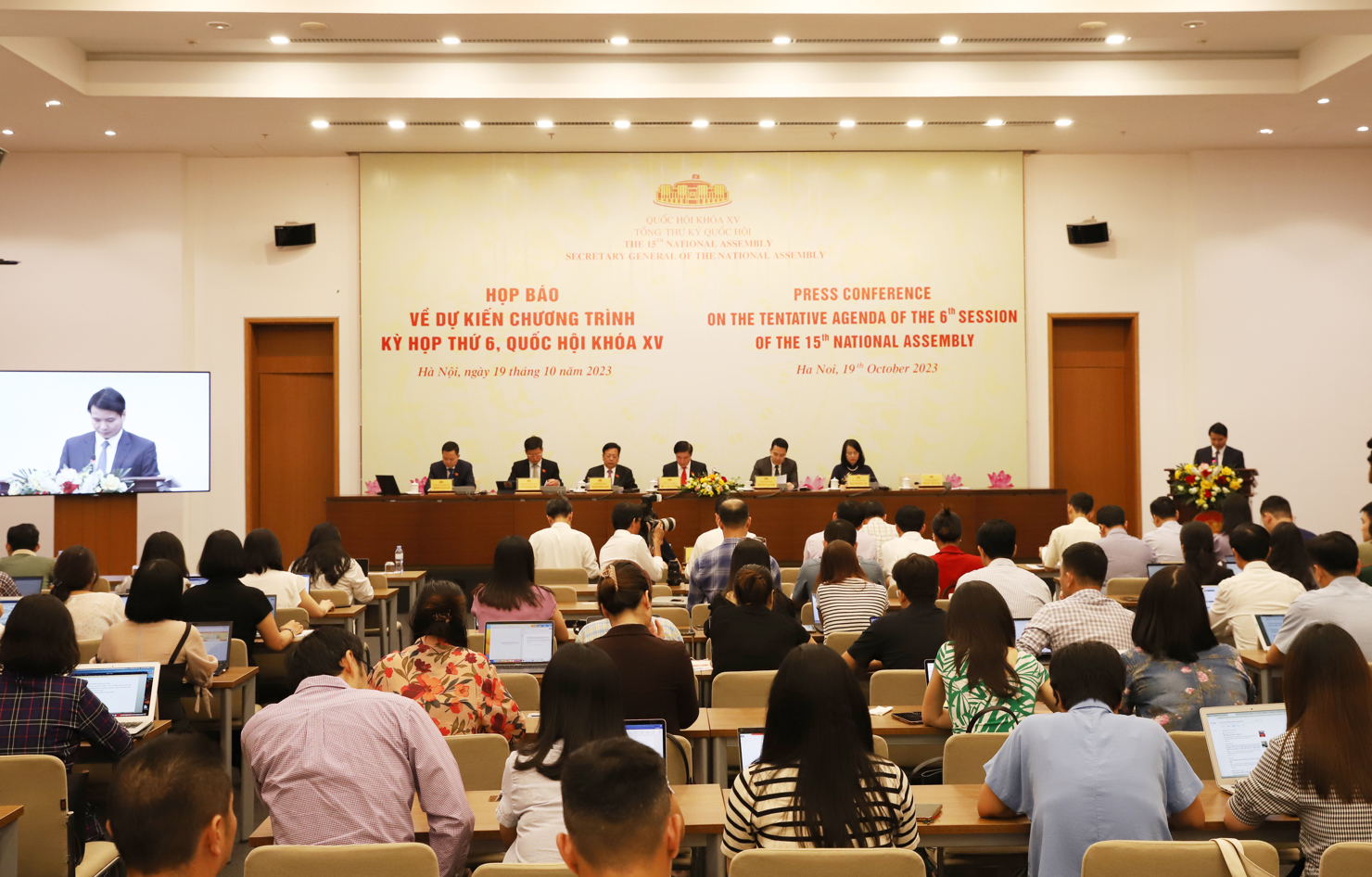 Quang cảnh buổi họp báo. 