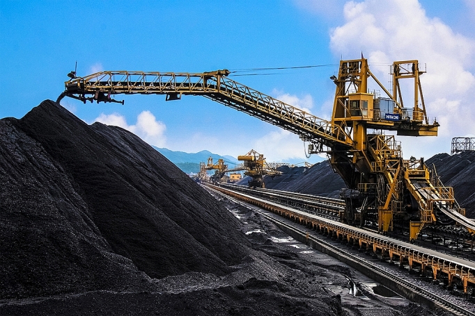 Điều 67, Luật Bảo vệ môi trường quy định về bảo vệ môi trường trong hoạt động thăm dò, khai thác, chế biến khoáng sản và hoạt động dầu khí 