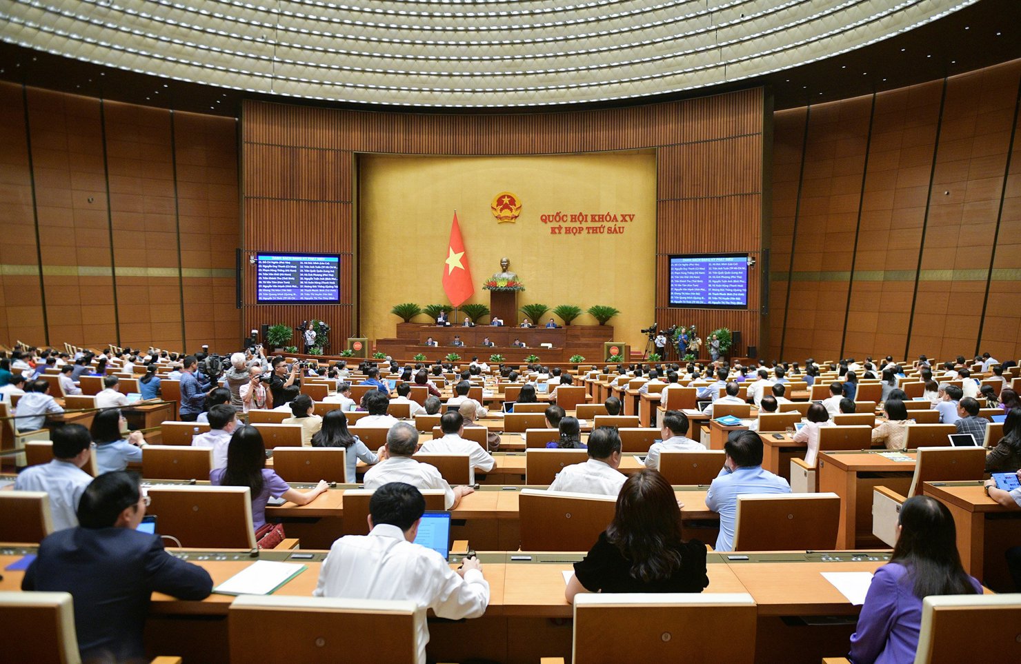 Quang cảnh phiên họp chiều 31/10.