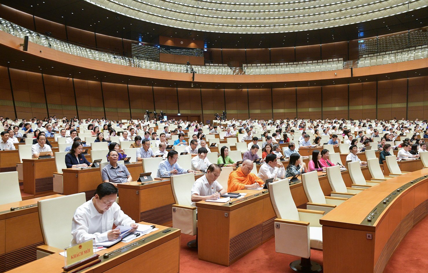 Quang cảnh phiên thảo luận về dự thảo Luật Đất đai (sửa đổi).