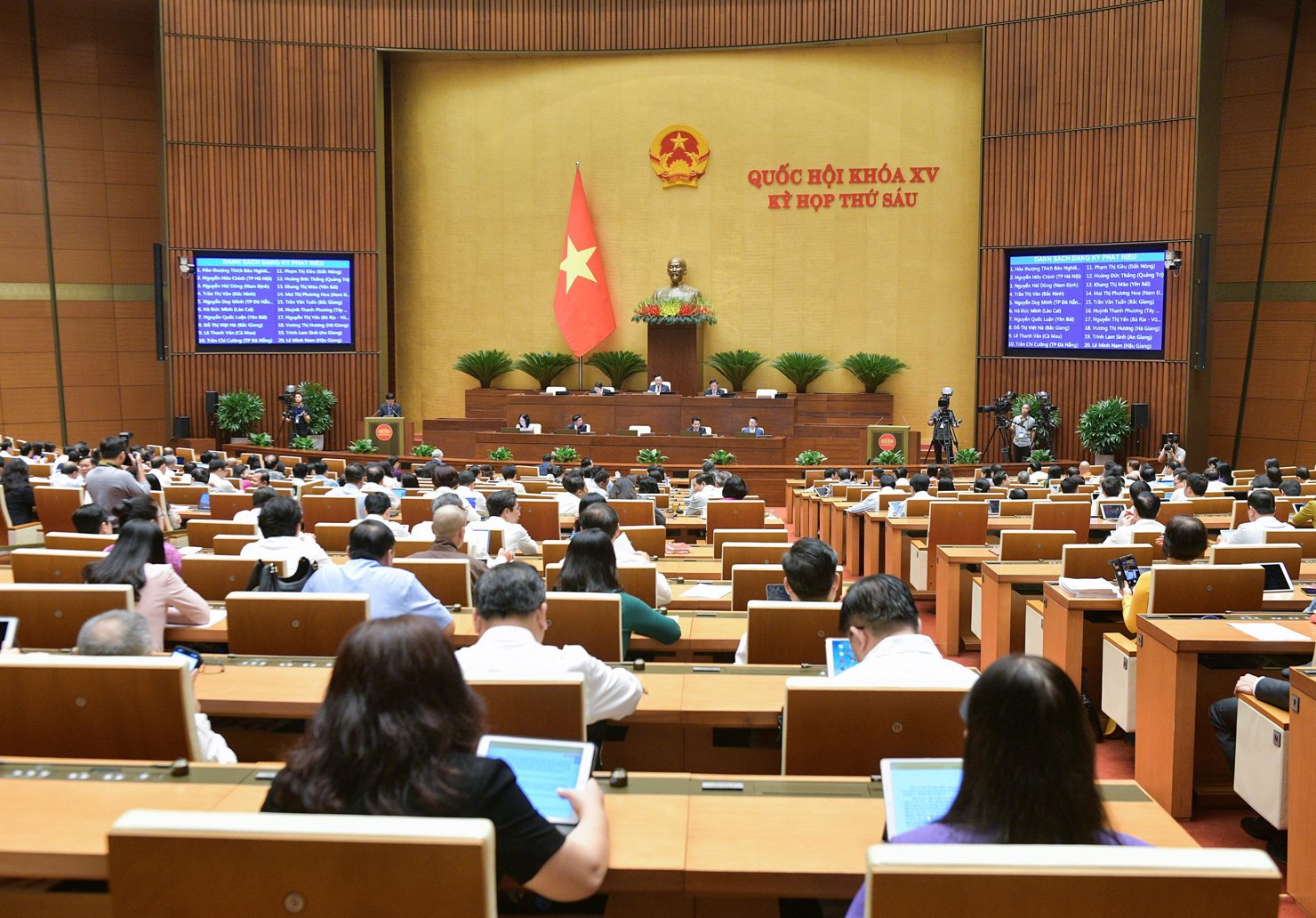 Quang cảnh phiên họp.