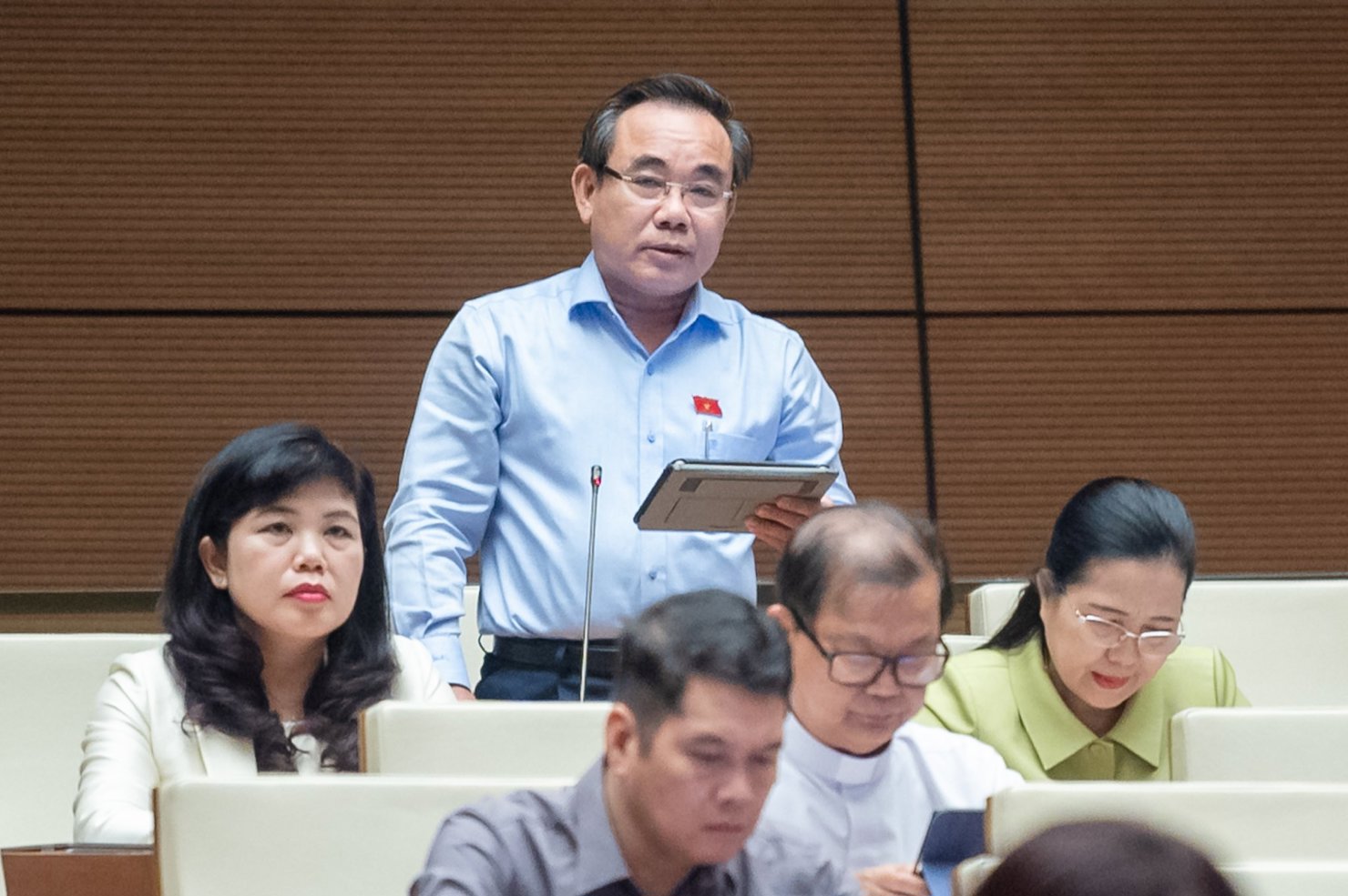Đại biểu Quốc hội Lê Hữu Trí - Tỉnh ủy viên, Phó Trưởng Đoàn Đại biểu Quốc hội chuyên trách tỉnh Khánh Hòa, Ủy viên Ủy ban Tài chính-Ngân sách của Quốc hội khóa XV