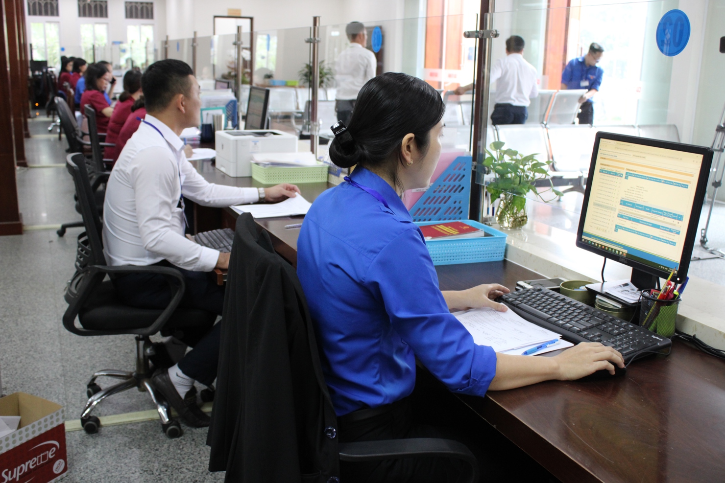 Bộ Tài chính đã đề xuất Báo cáo quyết toán NSNN hằng năm được Quốc hội phê chuẩn vào kỳ họp cuối năm sau. Ảnh: Thùy Linh.