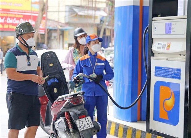 Thủ tướng Chính phủ yêu cầu các bộ ngành, địa phương tăng cường quản lý, sử dụng HĐĐT đối với hoạt động kinh doanh bán lẻ xăng dầu.