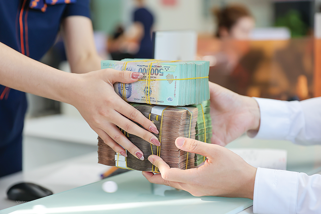 Thủ tướng Chính phủ yêu cầu phải tiếp tục đẩy mạnh chống tiêu cực trong hệ thống ngân hàng, không hạ chuẩn tín dụng.