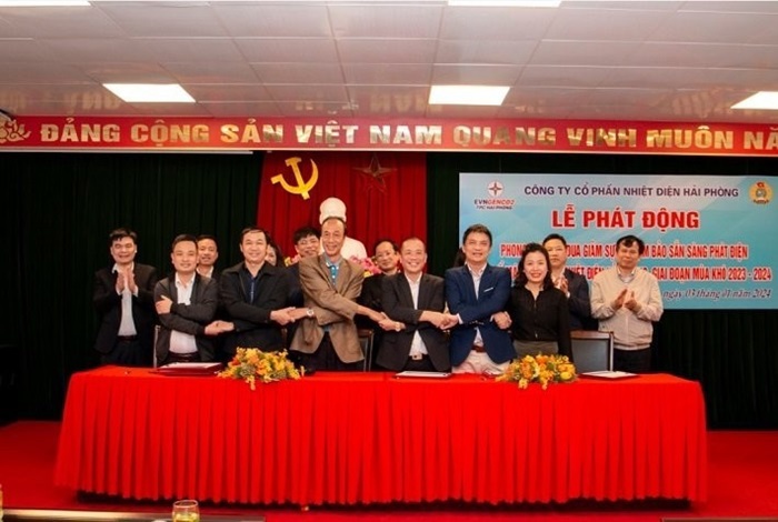 Các khối thi đua chung tay hoàn thành nhiệm vụ.