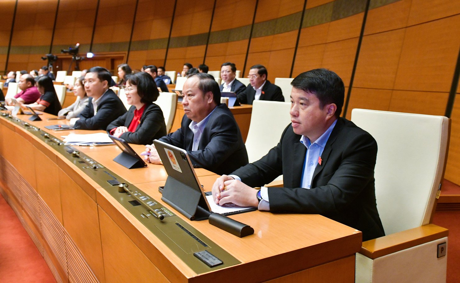 Các đại biểu tại phiên họp.